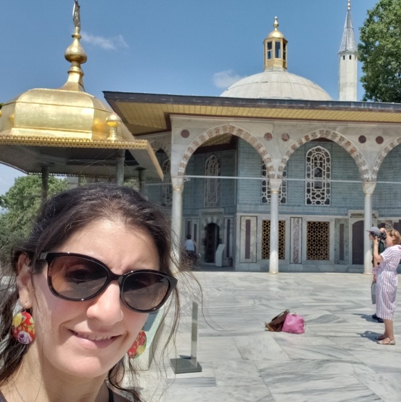 Meet your Posher, Leila - Picture 1 of 2